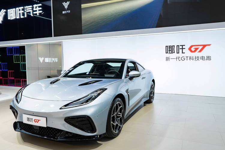 成都青白江区迪跃奇企业管理咨询哪吒汽车在智能汽车领域的表现，领途汽车在新能源汽车市场中的影响力